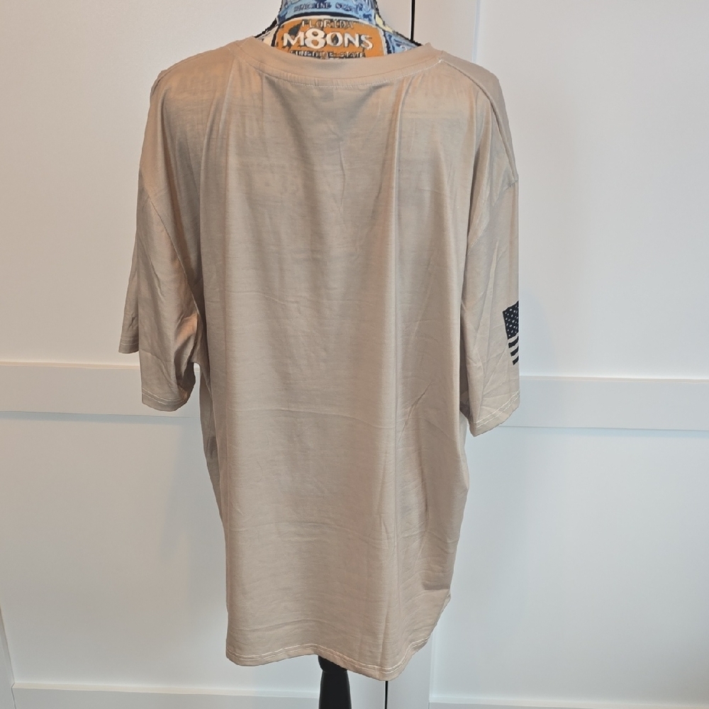 Beige T-Shirt with Black Star and Stripe Design - Picture 3 of 7